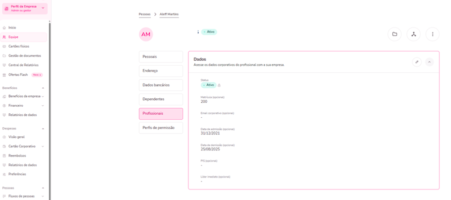 Texto alternativo: imagem da plataforma na sessão de equipes que indica o campo para preenchimento da data de admissão.