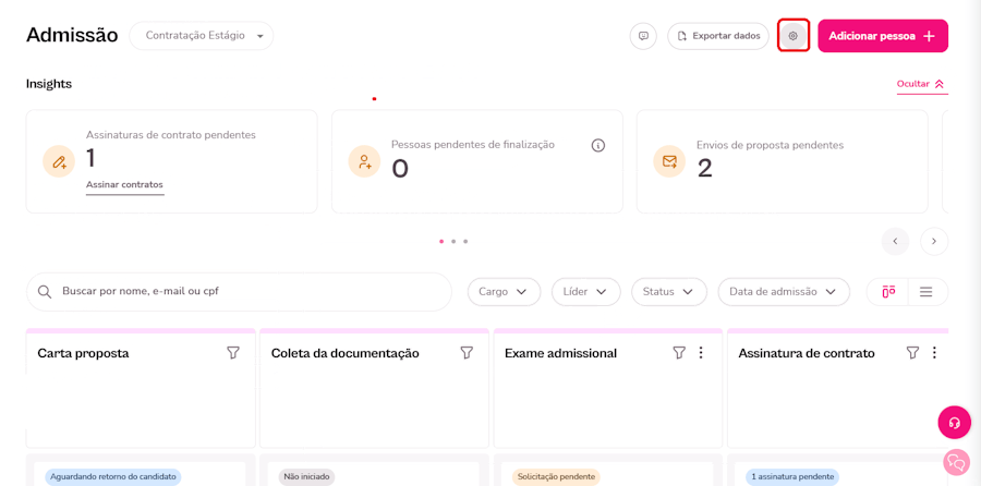 Gif com destaque para o menu de configurações e checklist de admissão